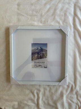 Frameworks White Shadow Box Photo Frame | Sealed | Fits 4x6 Photo | 32 x 32 cm